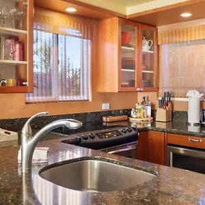 Orchid Suite, 1 Bedroom, Sleeps 4, Pool & Bbq, Pre-Renovation Summer Sale Apartment Kihei